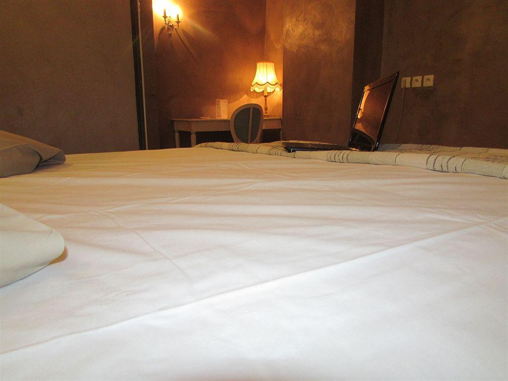 Empire Hotel Nîmes Buitenkant foto