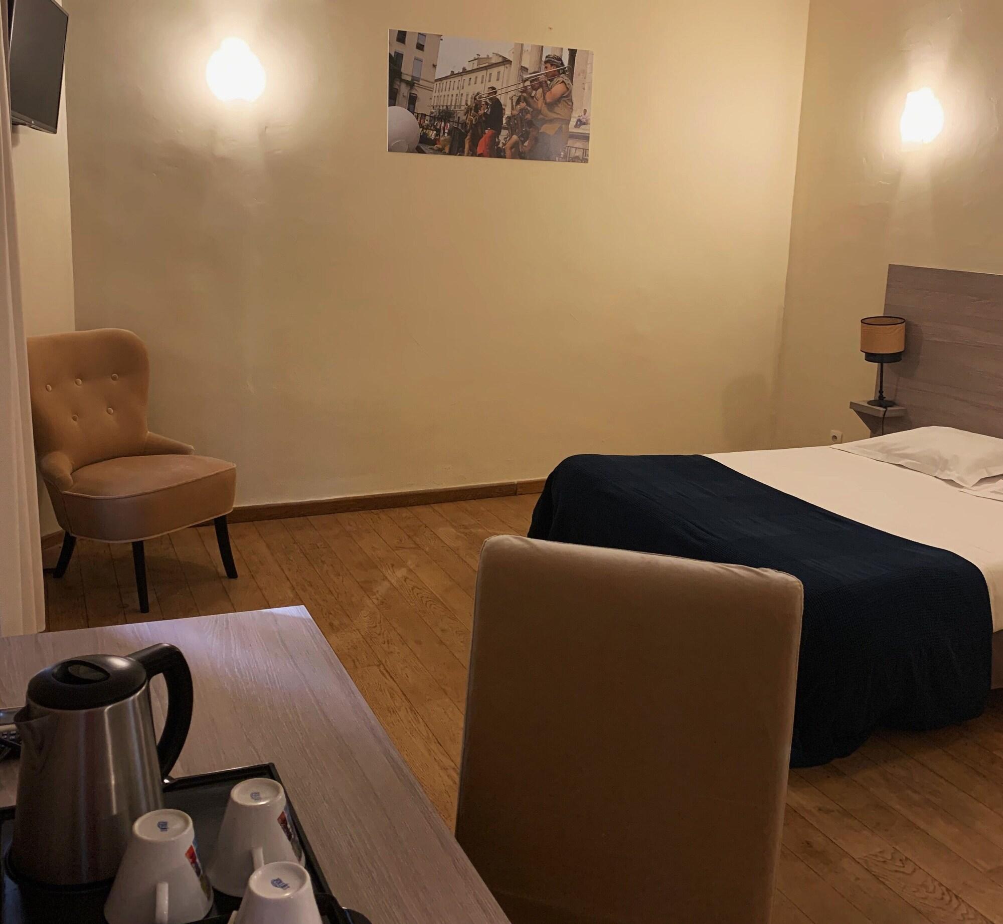 Empire Hotel Nîmes Buitenkant foto