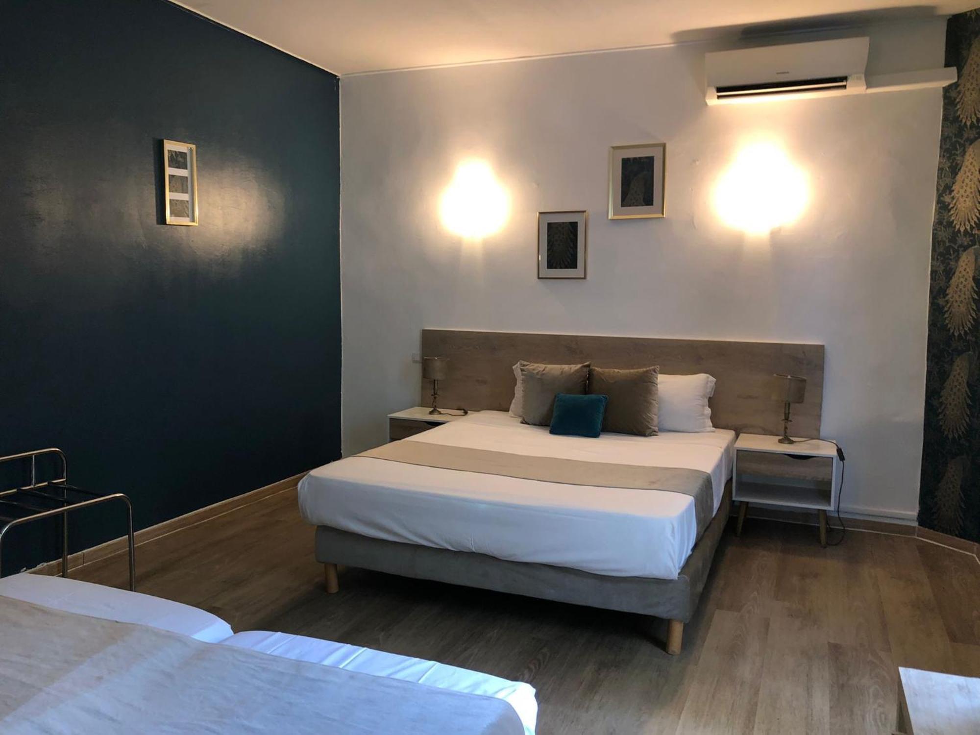 Empire Hotel Nîmes Buitenkant foto