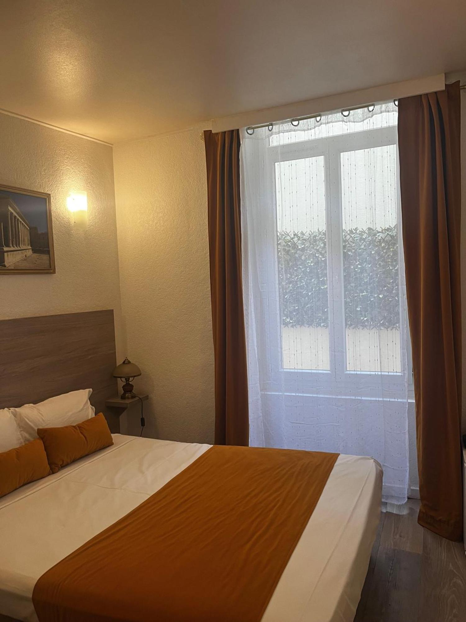 Empire Hotel Nîmes Buitenkant foto