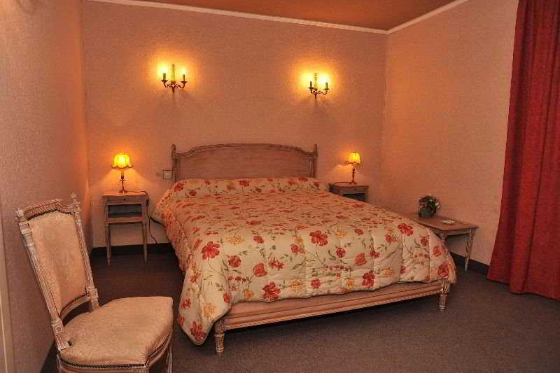 Empire Hotel Nîmes Kamer foto